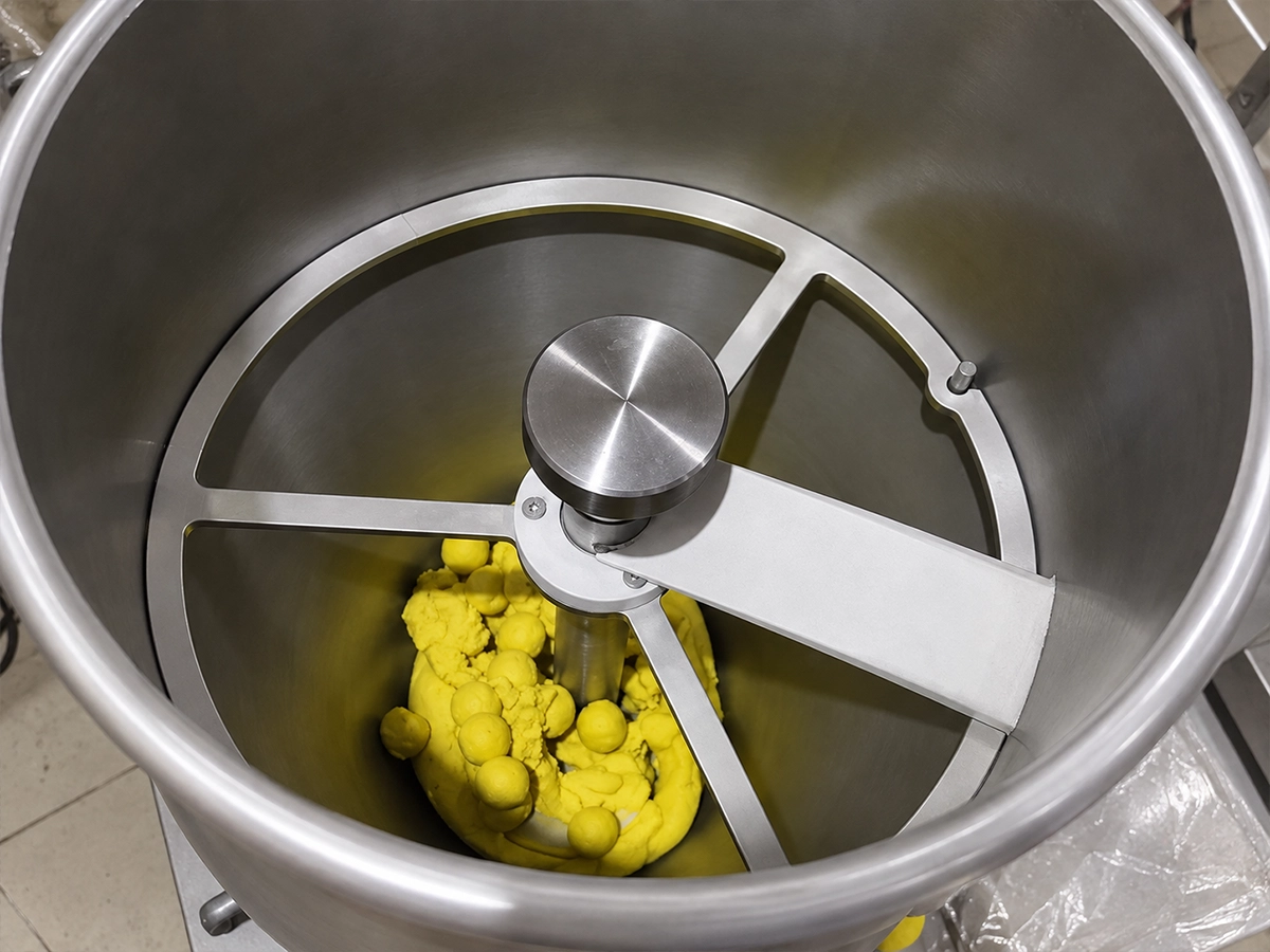 Discharge of formed balls